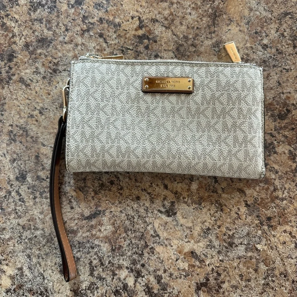 Michael Kors | Wristlet Wallet